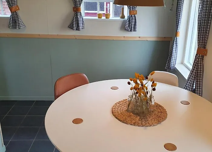 Bakhuisje بيت للعطل *